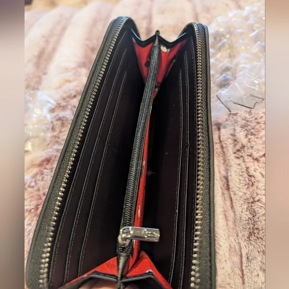 Loungefly Black Red and White Minnie Mouse Wallet - Picture 3 of 7